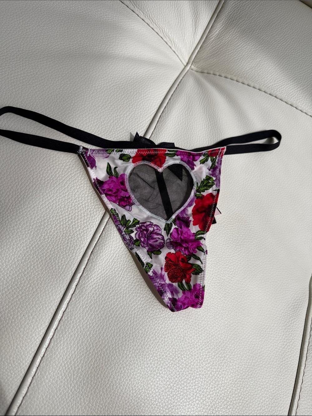 Victoria's Secret Very Sexy Heart Cutout V-String Panty